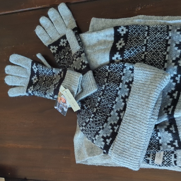 🧣Charlie Paige Toque Gloves and scarf set - Picture 4 of 4